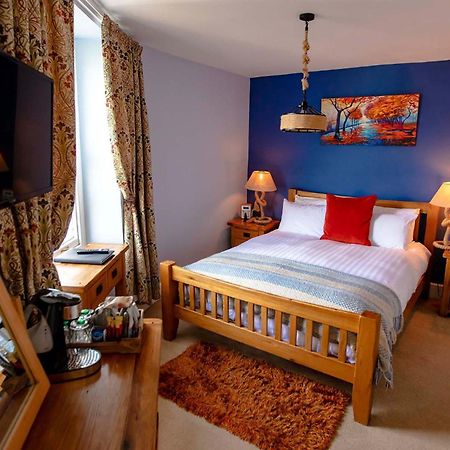 The Ship In Dock Inn Dartmouth Bilik gambar